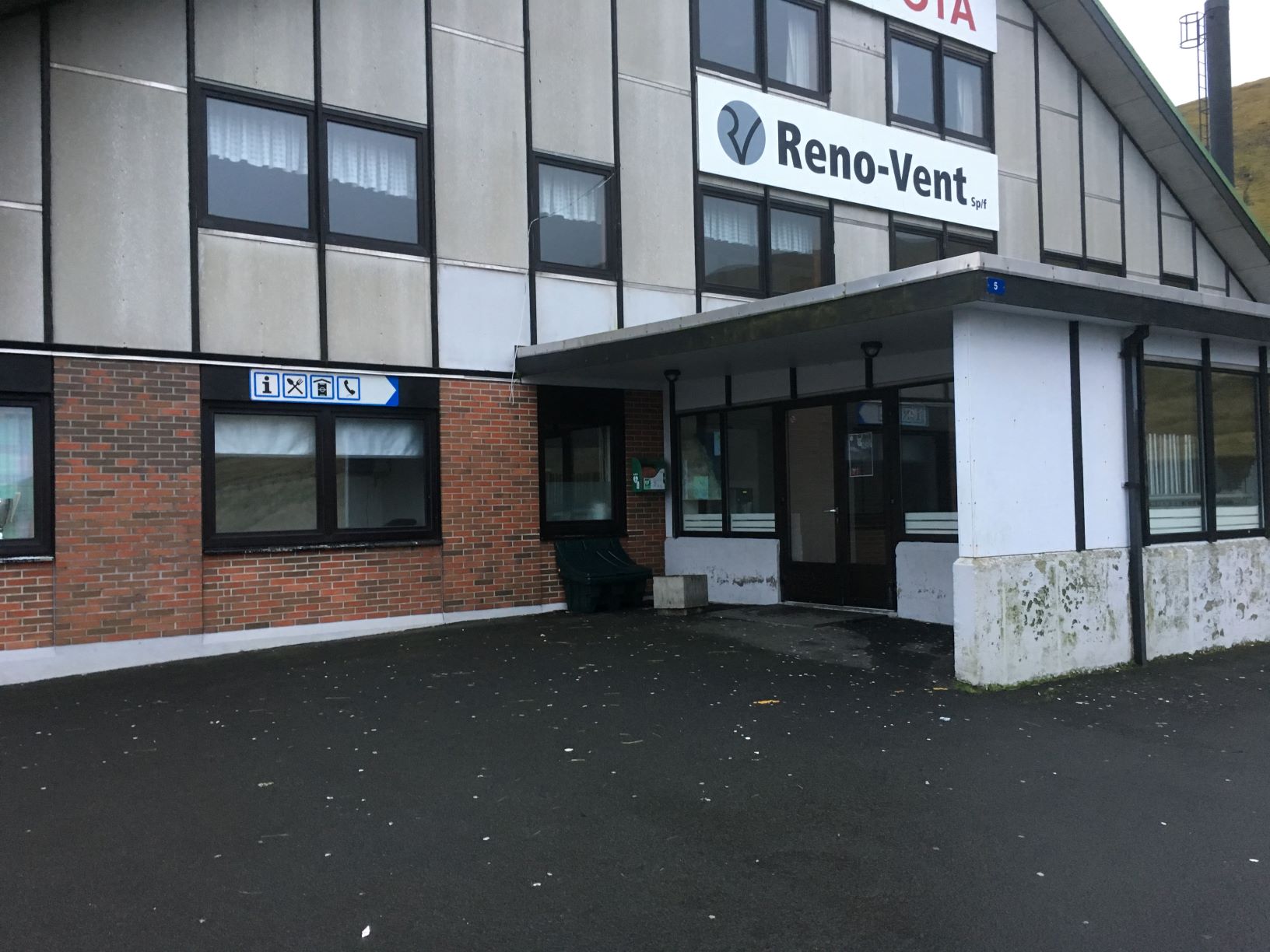Ítróttarhøllin á Skála